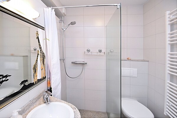 Foto van Charme met gezellig comfort - Vakantiehuis in Blankenburg - BathRoom