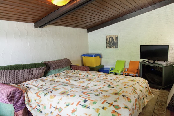 Foto van Ferienhaus mit Panoramablick für Familien - Vakantiehuis in Kleinich-Pilmeroth - BedRoom