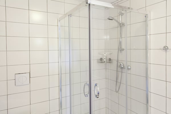 Foto van Ferienhaus mit Panoramablick für Familien - Vakantiehuis in Kleinich-Pilmeroth - BathRoom