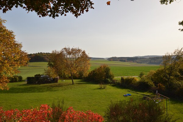 Foto van Ferienhaus mit Panoramablick für Familien - Vakantiehuis in Kleinich-Pilmeroth - ViewSummer