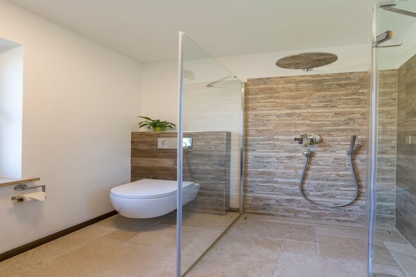 Foto van Twee appartementen op de bovenverdieping - Vakantiehuis in Graifenau - BathRoom