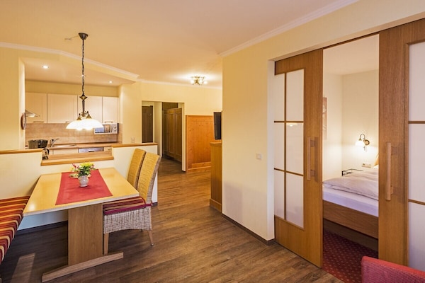 Foto van 2-kamerappartement met uitzicht op de bergen - Vakantiehuis in Roßhaupten - Untagged