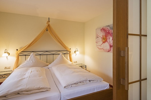 Foto van 2-kamerappartement met uitzicht op de bergen - Vakantiehuis in Roßhaupten - Untagged