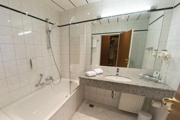 Foto van Spa & Wellnesshotel Fichtelgebirge Penthouse Suite - BathRoom
