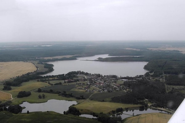 Foto van Rijhuis met terras aan het Groß Labenz-lake - Vakantiehuis in Klein Labenz - WaterView