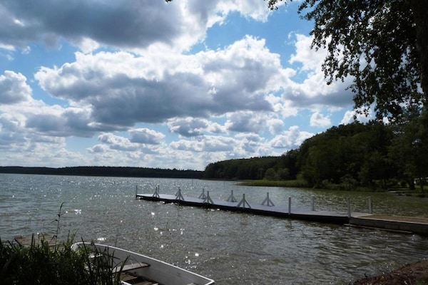 Foto van Rijhuis met terras aan het Groß Labenz-lake - Vakantiehuis in Klein Labenz - WaterView