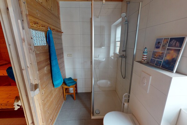 Foto van Vakantiehuis met rieten dak aan het Userinmeer - Vakantiehuis in Userin - BathRoom