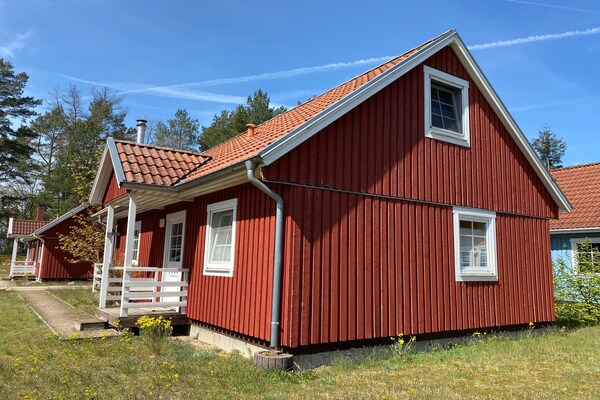 Foto van Vakantiehuis met rieten dak aan het Userinmeer - Vakantiehuis in Userin - ExteriorSummer