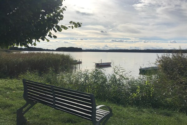 Foto van Vakantiehuis met rieten dak aan het Userinmeer - Vakantiehuis in Userin - AreaSummer1KM
