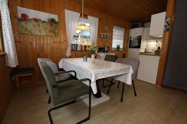Foto van Vakantiehuis met rieten dak aan het Userinmeer - Vakantiehuis in Userin - DiningRoom
