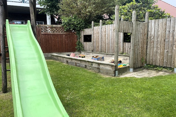 Foto van Rijtjeshuis in Strackholt met verwarmd zwembad - Vakantiehuis in Strackholt - GardenSummer