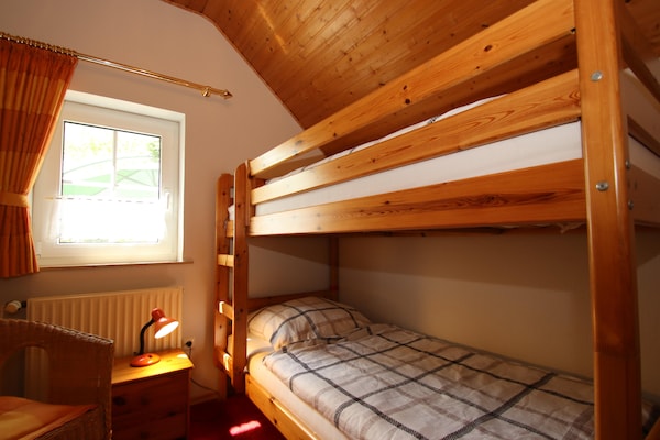 Foto van Rijtjeshuis in Strackholt met verwarmd zwembad - Vakantiehuis in Strackholt - BedRoom