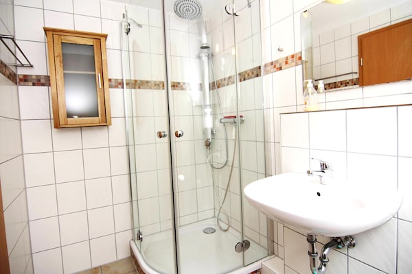 Foto van Rijtjeshuis Dünenwaldhaus Mitte in Trassenheide - Vakantiehuis in Trassenheide - BathRoom
