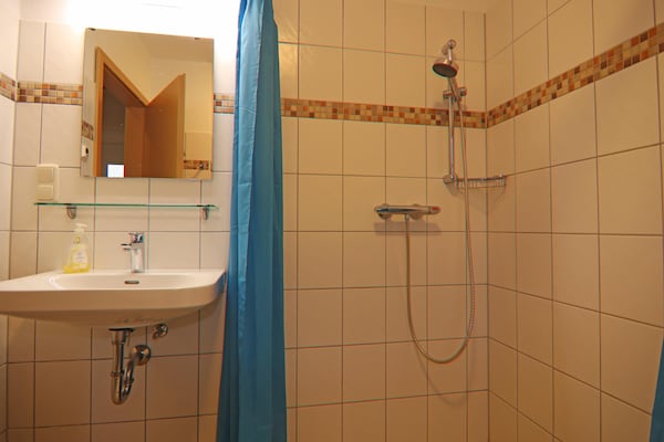 Foto van Rijtjeshuis Dünenwaldhaus Mitte in Trassenheide - Vakantiehuis in Trassenheide - BathRoom