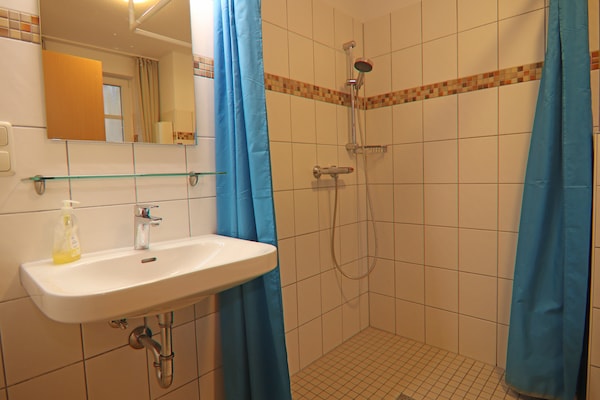Foto van Rijtjeshuis Dünenwaldhaus Mitte in Trassenheide - Vakantiehuis in Trassenheide - BathRoom