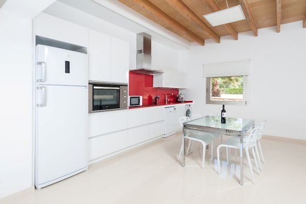 Foto van Villa op Mallorca met Zoutwaterzwembad - Vakantiehuis in Maria De La Salut, Illes Balears - Kitchen