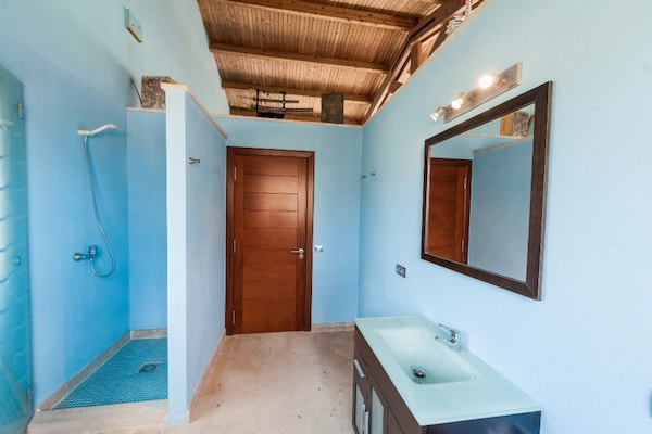 Foto van Villa op Mallorca met Zoutwaterzwembad - Vakantiehuis in Maria De La Salut, Illes Balears - BathRoom
