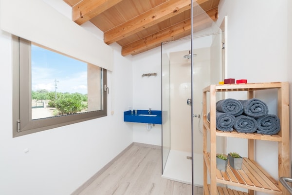 Foto van Villa op Mallorca met Zoutwaterzwembad - Vakantiehuis in Maria De La Salut, Illes Balears - BathRoom
