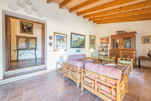 Foto van Luxe finca met zwembad en uitzicht - Vakantiehuis in Colonia De Sant Pere, Illes Balears - LivingRoom