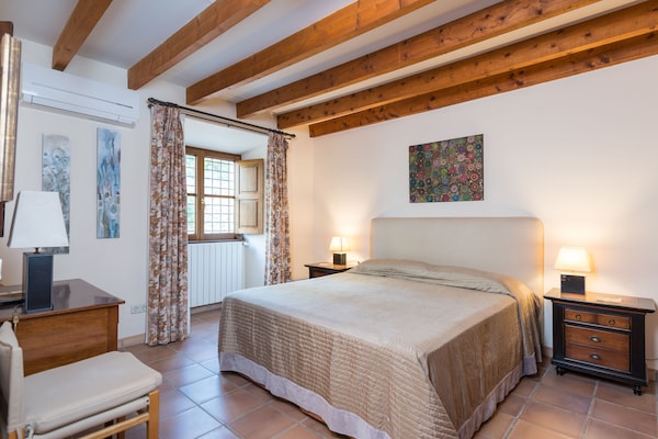 Foto van Luxe finca met zwembad en uitzicht - Vakantiehuis in Colonia De Sant Pere, Illes Balears - BedRoom