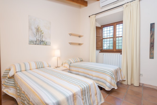 Foto van Luxe finca met zwembad en uitzicht - Vakantiehuis in Colonia De Sant Pere, Illes Balears - BedRoom