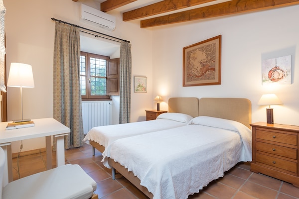 Foto van Luxe finca met zwembad en uitzicht - Vakantiehuis in Colonia De Sant Pere, Illes Balears - BedRoom