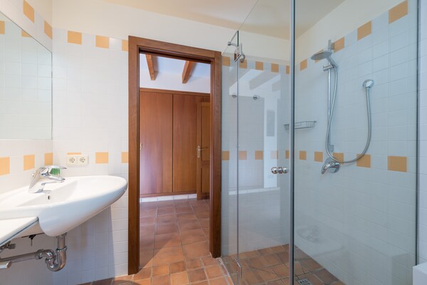 Foto van Luxe finca met zwembad en uitzicht - Vakantiehuis in Colonia De Sant Pere, Illes Balears - BathRoom