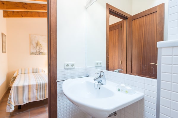 Foto van Luxe finca met zwembad en uitzicht - Vakantiehuis in Colonia De Sant Pere, Illes Balears - BathRoom