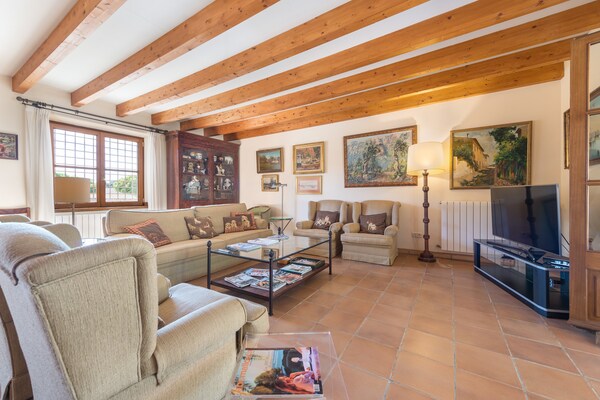 Foto van Luxe finca met zwembad en uitzicht - Vakantiehuis in Colonia De Sant Pere, Illes Balears - LivingRoom