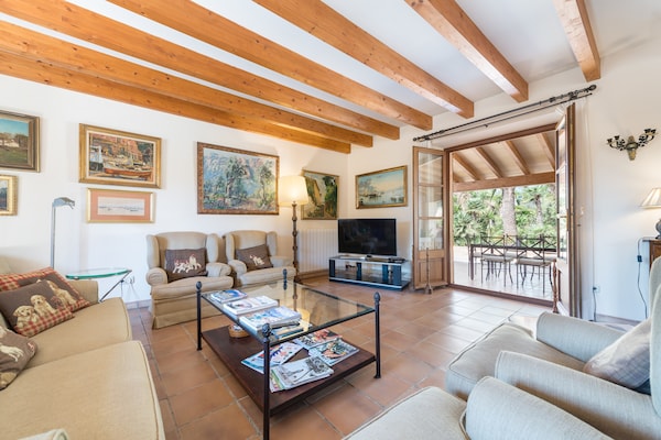 Foto van Luxe finca met zwembad en uitzicht - Vakantiehuis in Colonia De Sant Pere, Illes Balears - LivingRoom