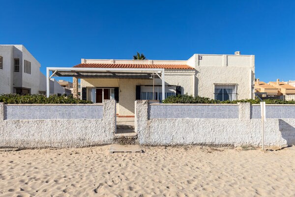 Foto van Villa in Guardamar met Strandtoegang - Vakantiehuis in  - Untagged