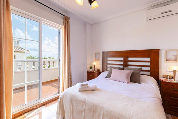 Foto van Villa in Cabo Roig met privézwembad - Vakantiehuis in  - Untagged