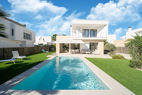 Foto van Elegante woning met zwembad - Vakantiehuis in Entrenaranjos, Orihuela - ExteriorSummer