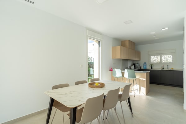 Foto van Elegante woning met zwembad - Vakantiehuis in Entrenaranjos, Orihuela - DiningRoom