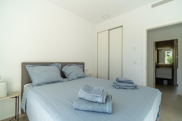 Foto van Elegante woning met zwembad - Vakantiehuis in Entrenaranjos, Orihuela - BedRoom