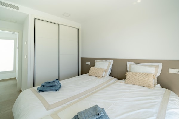 Foto van Elegante woning met zwembad - Vakantiehuis in Entrenaranjos, Orihuela - BedRoom