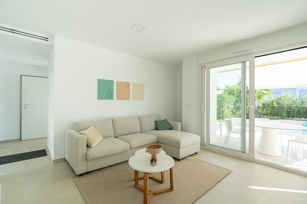 Foto van Elegante woning met zwembad - Vakantiehuis in Entrenaranjos, Orihuela - LivingRoom