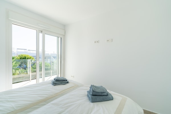 Foto van Elegante woning met zwembad - Vakantiehuis in Entrenaranjos, Orihuela - BedRoom