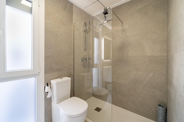 Foto van Elegante woning met zwembad - Vakantiehuis in Entrenaranjos, Orihuela - BathRoom
