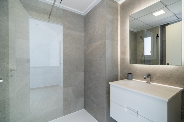 Foto van Elegante woning met zwembad - Vakantiehuis in Entrenaranjos, Orihuela - BathRoom