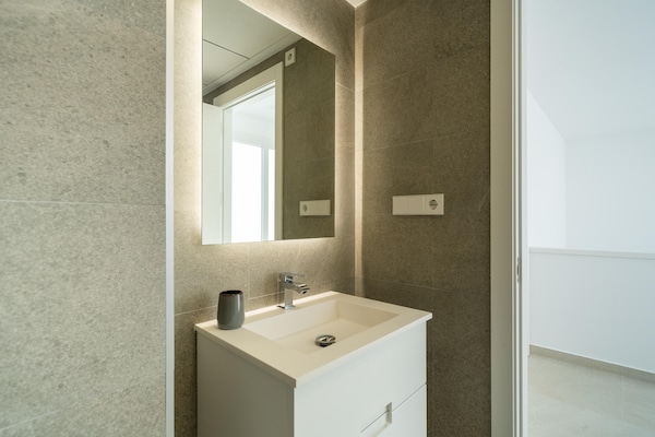 Foto van Elegante woning met zwembad - Vakantiehuis in Entrenaranjos, Orihuela - BathRoom