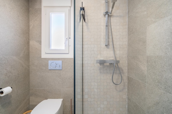 Foto van Elegante woning met zwembad - Vakantiehuis in Entrenaranjos, Orihuela - BathRoom