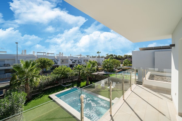 Foto van Elegante woning met zwembad - Vakantiehuis in Entrenaranjos, Orihuela - TerraceBalcony