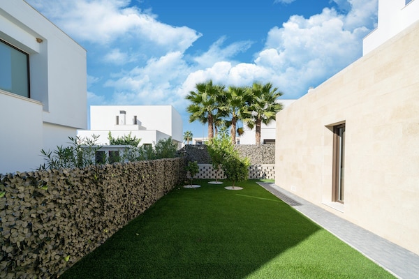 Foto van Elegante woning met zwembad - Vakantiehuis in Entrenaranjos, Orihuela - GardenSummer