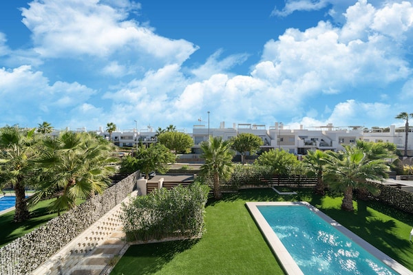 Foto van Elegante woning met zwembad - Vakantiehuis in Entrenaranjos, Orihuela - ViewSummer