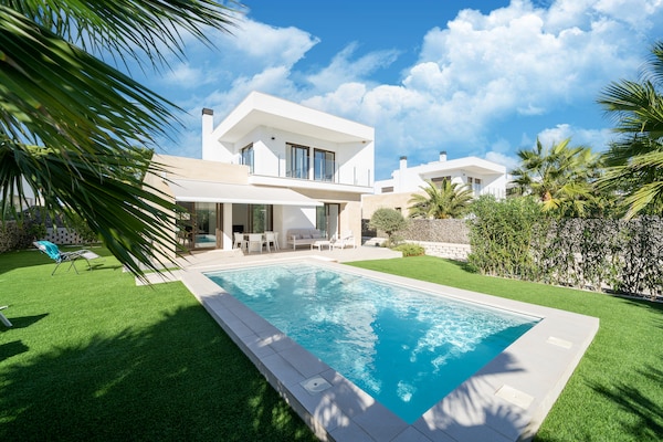 Foto van Elegante woning met zwembad - Vakantiehuis in Entrenaranjos, Orihuela - ExteriorSummer
