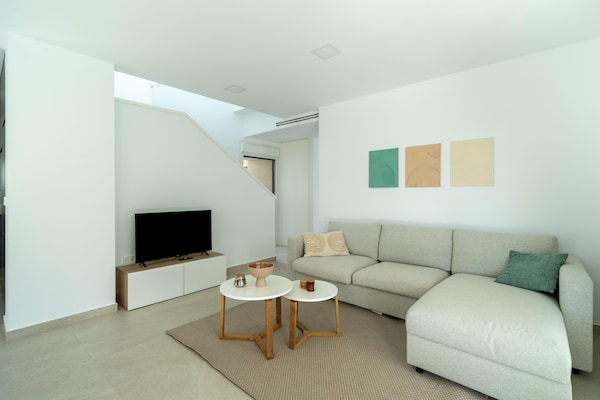 Foto van Elegante woning met zwembad - Vakantiehuis in Entrenaranjos, Orihuela - LivingRoom