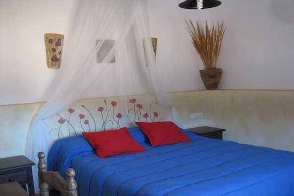 Foto van Vakantiehuis in Laroya met uitzicht op de bergen - Vakantiehuis in Laroya - BedRoom