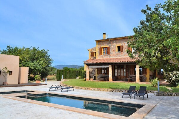 Foto van Villa in Binissalem met zwembad en wijngaarden - Vakantiehuis in Muro, Islas Baleares - Untagged