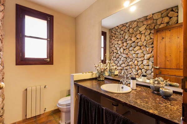 Foto van Villa in Binissalem met zwembad en wijngaarden - Vakantiehuis in Muro, Islas Baleares - Untagged